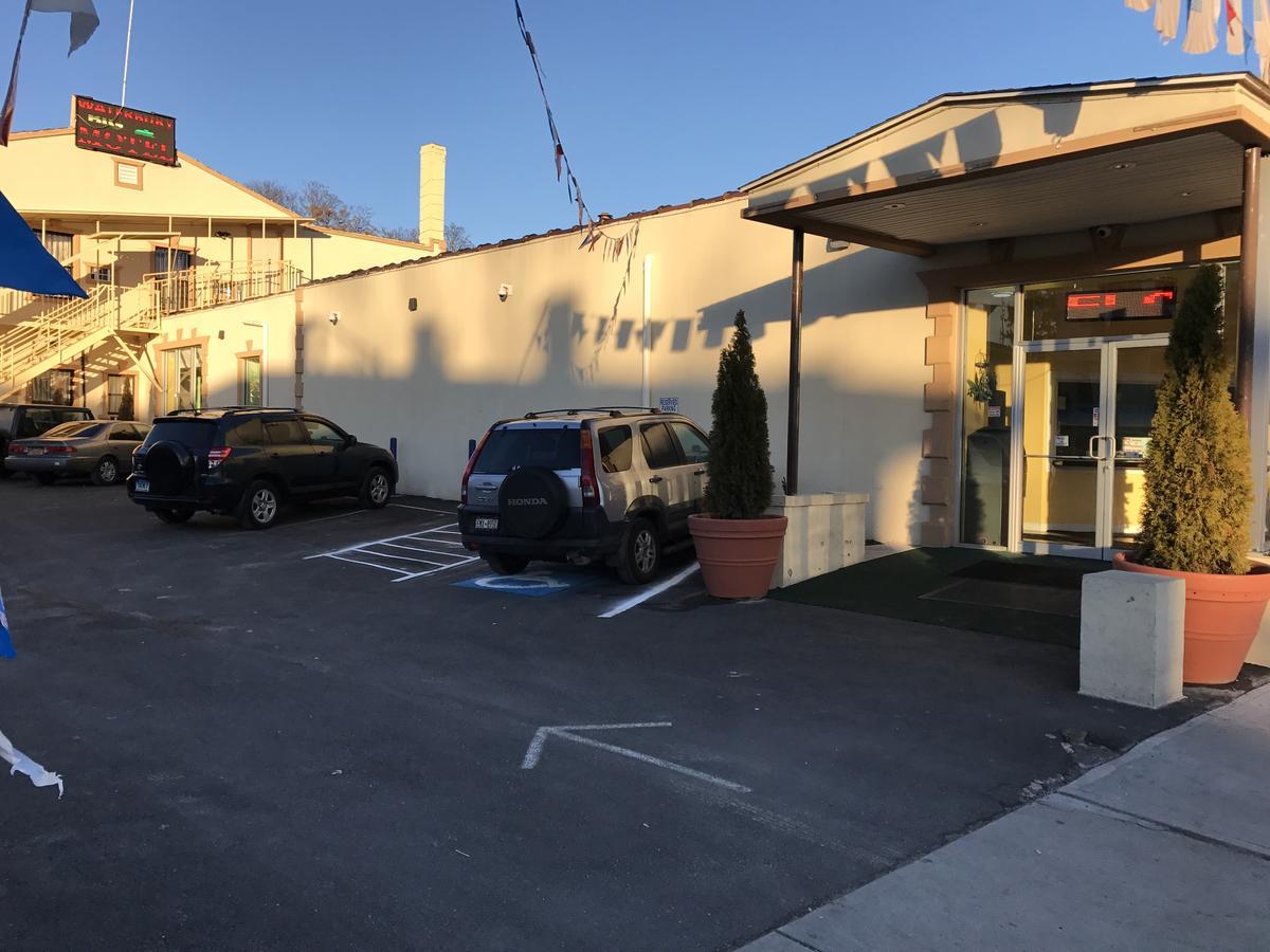 Waterbury Big Apple Motel Exterior foto